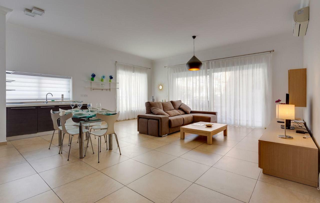 Apartment In Fort Cambridge With Pool สลีมา ภายนอก รูปภาพ