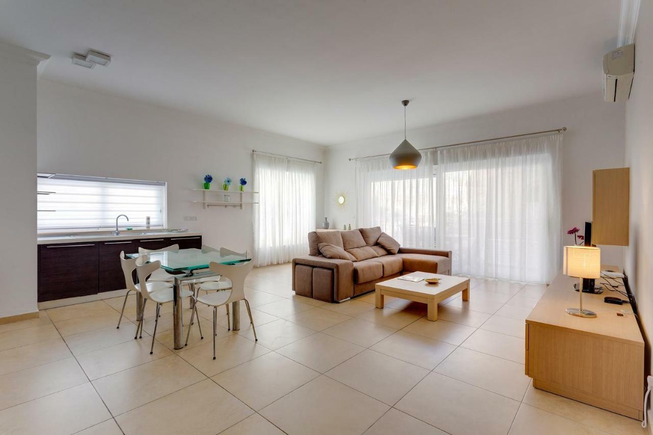 Apartment In Fort Cambridge With Pool สลีมา ภายนอก รูปภาพ