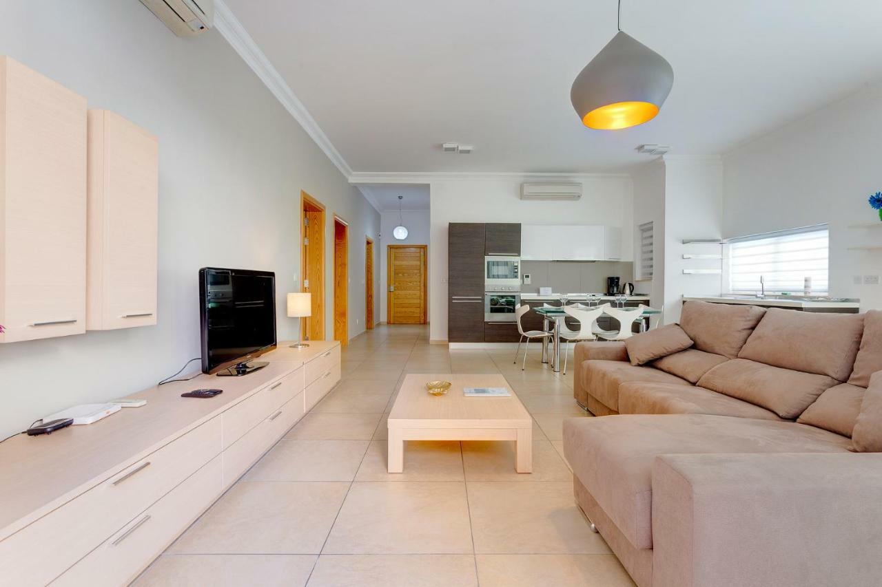 Apartment In Fort Cambridge With Pool สลีมา ภายนอก รูปภาพ